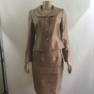 KASPER Elegant Champagne color chic Metallic suit